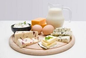 Яйца, нежирные молочные и кисломолочные продукты для белковой диеты